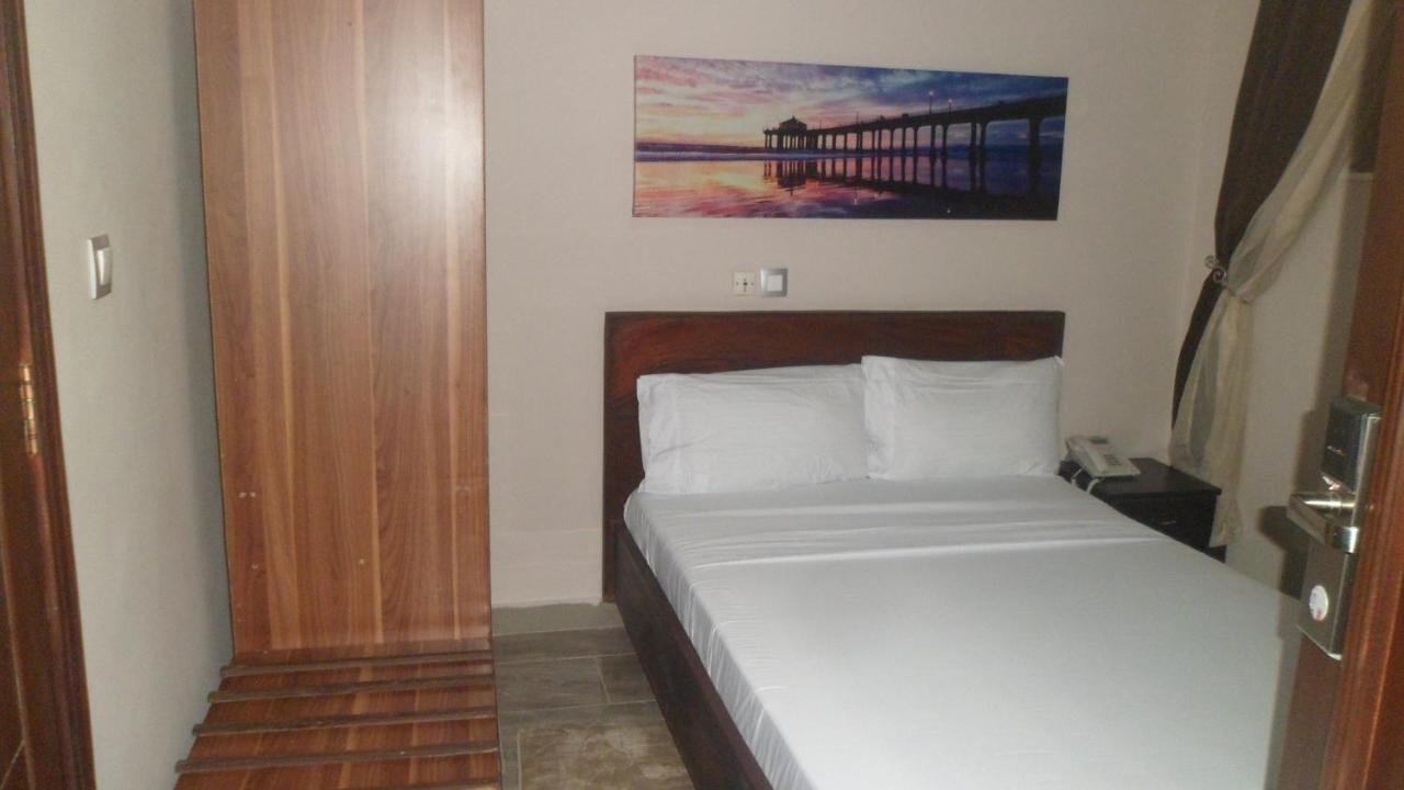 Benin City Center Hotel Котону Экстерьер фото