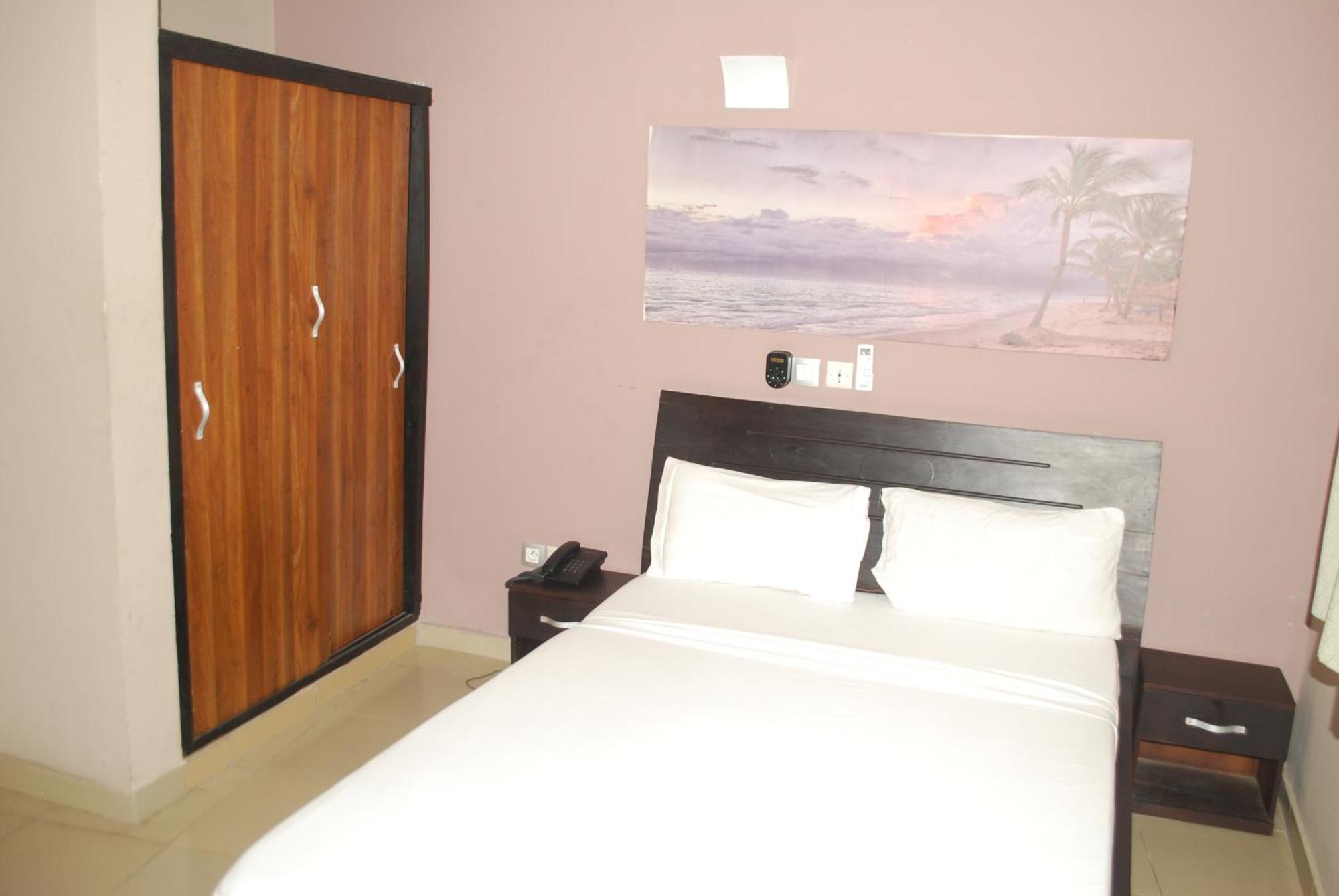 Benin City Center Hotel Котону Экстерьер фото