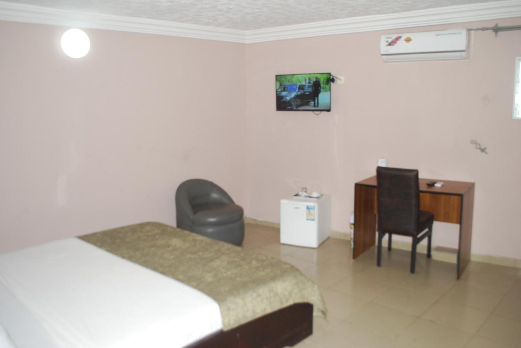 Benin City Center Hotel Котону Экстерьер фото