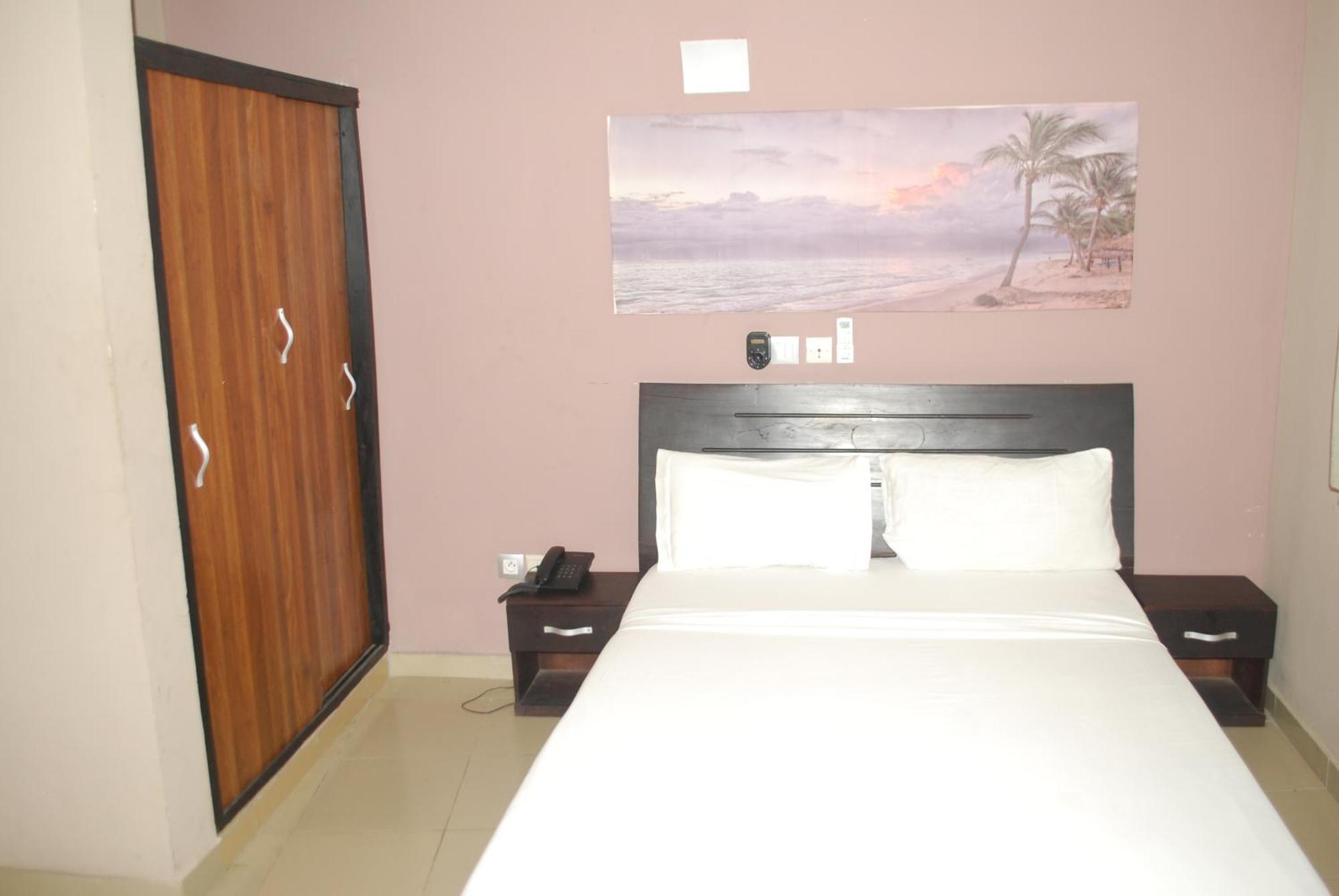 Benin City Center Hotel Котону Экстерьер фото