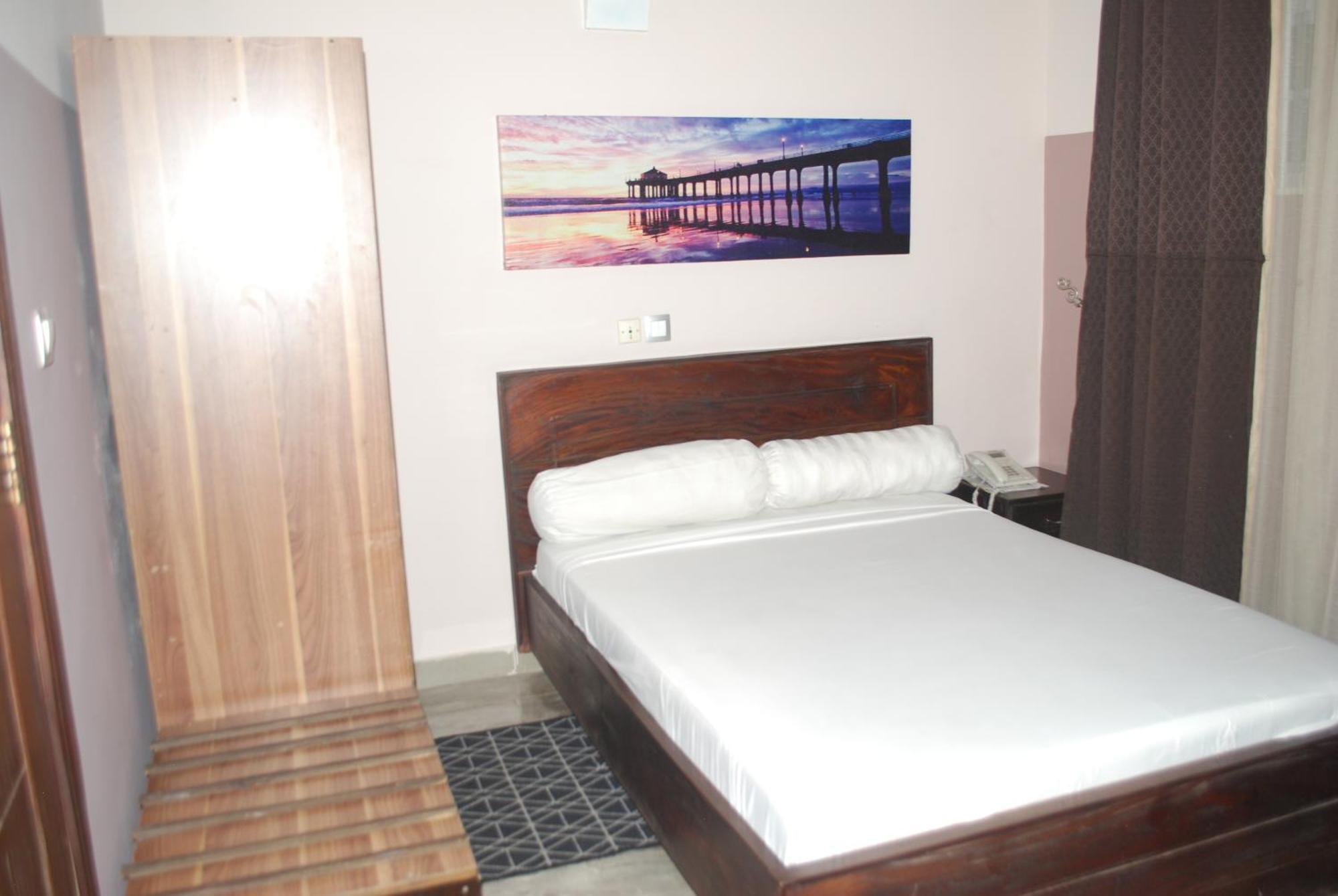 Benin City Center Hotel Котону Экстерьер фото